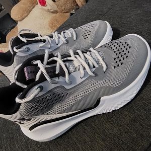 Womens Under Armor Flow Basketball shoes new without tags